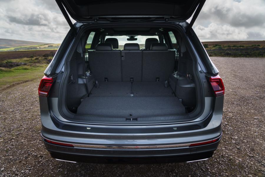 Багажник Volkswagen Tiguan Allspace R-Line 2018 года  (UK) (фото 13 из 40)